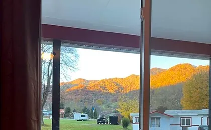 A Holiday Motel - Maggie Valley