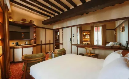 Confidential Suite 6, a Stone's Throw From the Louvre