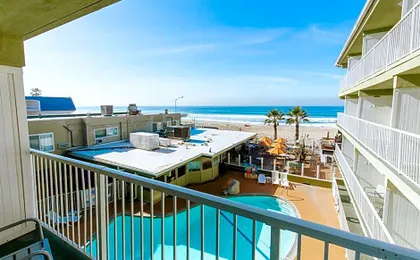 Surfer Beach Hotel