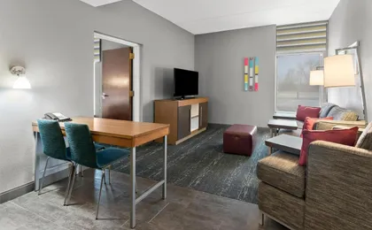 Hampton Inn & Suites Newtown (H)