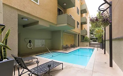 Beverly Hills Penthouse 2 BR Apt with Parking 407