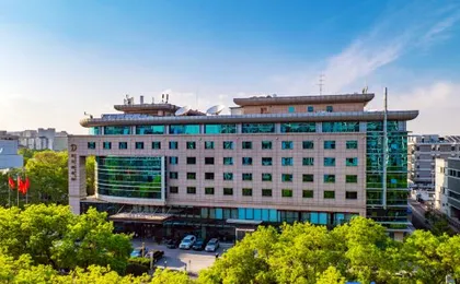 Beijing Oriental Mao Hotel (NanluoguLane Beixinqiao Subway Station)