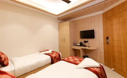 Hotel Sarc Inn