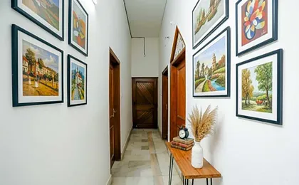 Via Prashansa Palace - Banaras Railway Station