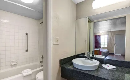 Motel 6 Calhoun