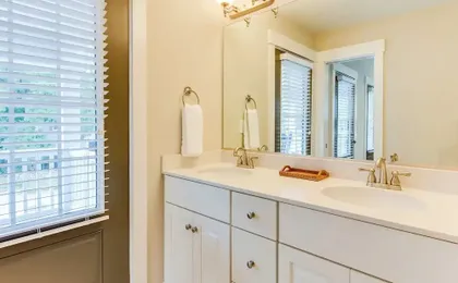 412b The Chesapeake House Spacious 4 BR Townhouse Walking Distance to the Beach