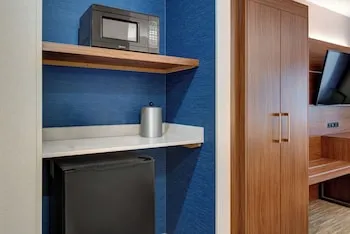 Holiday Inn Express & Suites West Long Branch - Eatontown