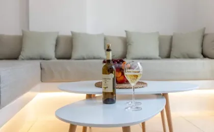 Sorokos Suite 8