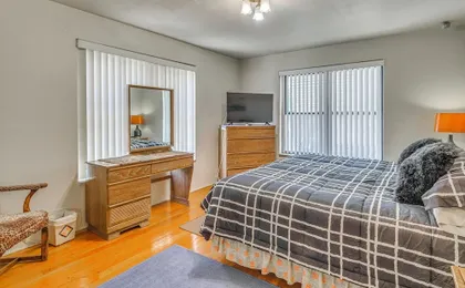 Highly Walkable Area! Charming Roswell Bungalow