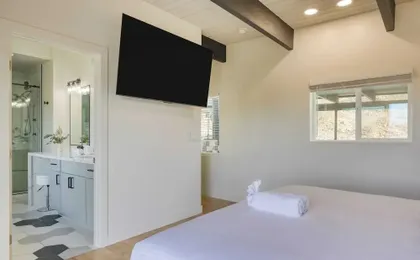 Panoramic Views, Private Pool, Patio Lounge w/ Firepit Royal Palm by Avantstay