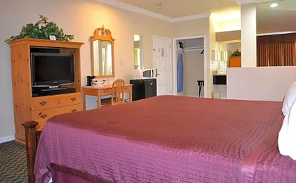 The Miramar Inn & Suites