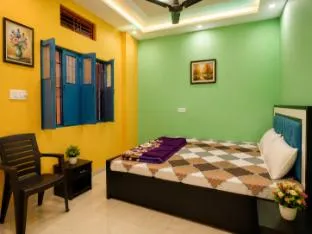 Goroomgo Shiv Kashi P. Guest House - Near Kashi Vishwanath Temple