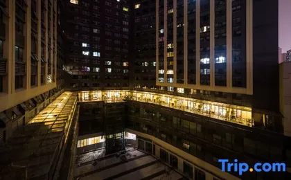 Jinzi Garden Hotel (Chongqing Olympic Sports Center · Chenjiaping Light Rail Station Branch)
