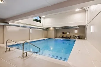 Beachfront Hotel Houghton Lake