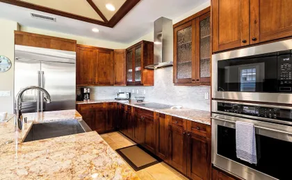Private Yard and Outdoor Area - AC & Shared Pool - Golf Views - Vrkcv