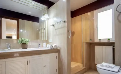 Luxury Apartment in City Center Puerta Real II