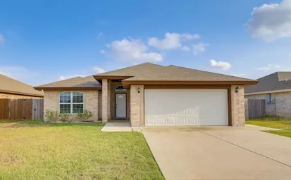 Easy Living in Brownsville! Home Near Med Center