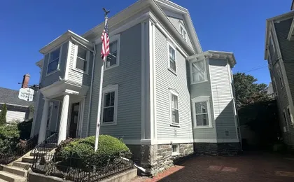 Bright & Sunny 1 Bed/ 1 Bath Downtown Newport - Unit 1 1 Bedroom Home