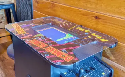 Game Room, Hot Tub & 3 Decks w/ Smoky Mountain Views Raccon Ridge by Avantstay