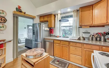 7 Mi to Dtwn Portland: Quiet Yet Central Home
