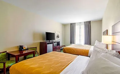 Quality Inn & Suites Near Tanger Outlet Mall