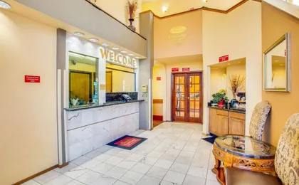 Econo Lodge Inn & Suites