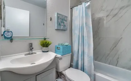 Cortez Gardens Cottage 11, Renovated, Close to Beach, 3-Bed, 2 Bath 10 people