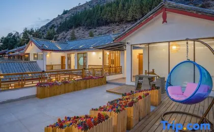Lijiang Rushuangbiyuan Design Beauty Lodge (Feihua Touch water Shop, Shuhe Town)