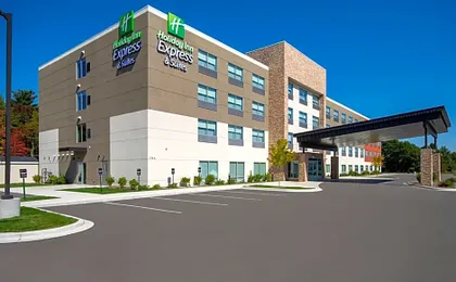 Holiday Inn Express And Suites Muskegon Grand Heaven By IHG