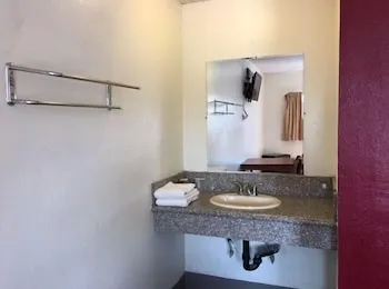 OYO Sandpiper Motel