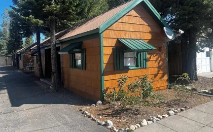 Pioneer Motel