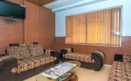 Hotel O White Fort Near Lalbagh Botanical Garden