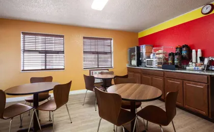 Super 8 by Wyndham Colorado Springs/Afa Area
