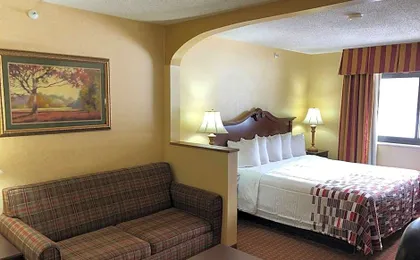 Red Roof Inn & Suites Chestertown