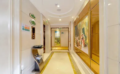 Vienna Hotel (Shenzhen Gushu Metro Station)