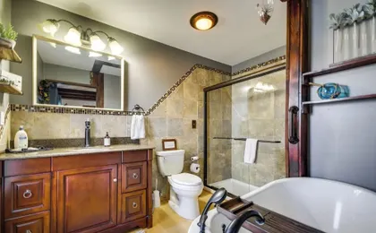 Hot Tub & Dock! Group Getaway in Lake Ozark