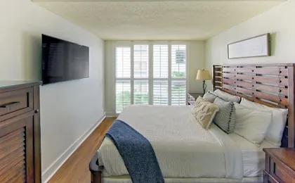 1 Bedroom Steps to Marina and CocoWalk
