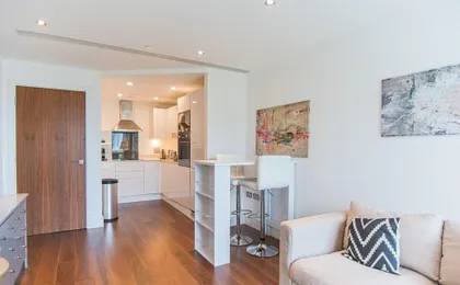 Stunning 1-Bed Apartment in Lincoln Plaza