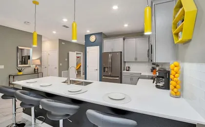 Mickey Mouse Clubhouse 8min to Disneyworld Pool/spa Sleeps 20 St102