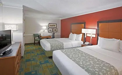La Quinta Inn & Suites by Wyndham Phoenix Sky Harbor Airport