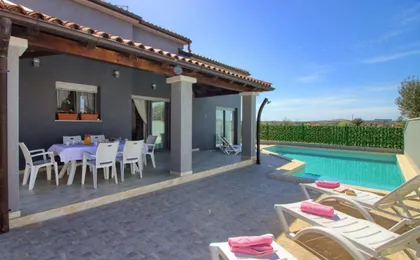 Charming Villa Verde with Private Pool in Pula, Extra Pool Heating by Wiibuk