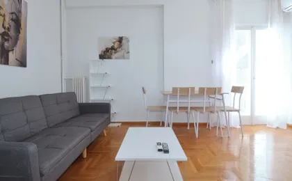 A cozy minimal apartment at Koukaki