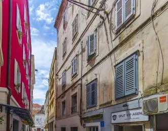 Apartment and Room Old town