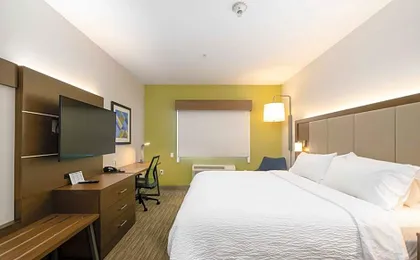 Holiday Inn Express Hotel & Suites Carlsbad By IHG