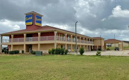 Scottish Inn & Suites Cotulla, TX