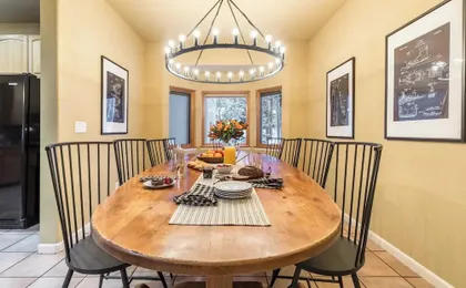River Rock by Avantstay 8 Bedroom Ski Estate w/ Hot Tub & Movie Theatre 10 Min Walk to Mtn