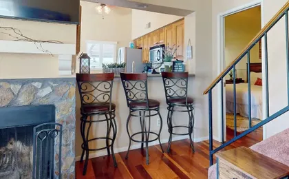 3BR Home w/ Sparkling Pool, Fire Pit