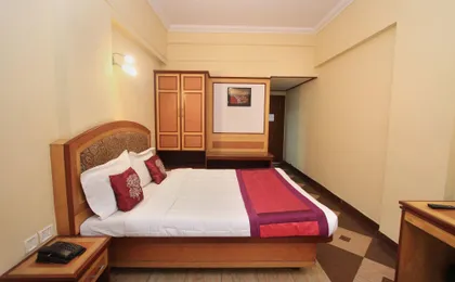 Aura Inn by Oyo Rooms