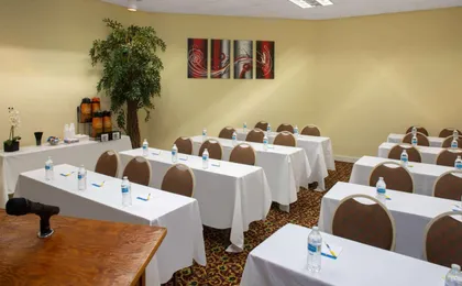 Days Inn & Suites by Wyndham Tallahassee Conf Center I-10