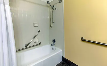 Days Inn & Suites by Wyndham Grand Rapids Near Downtown